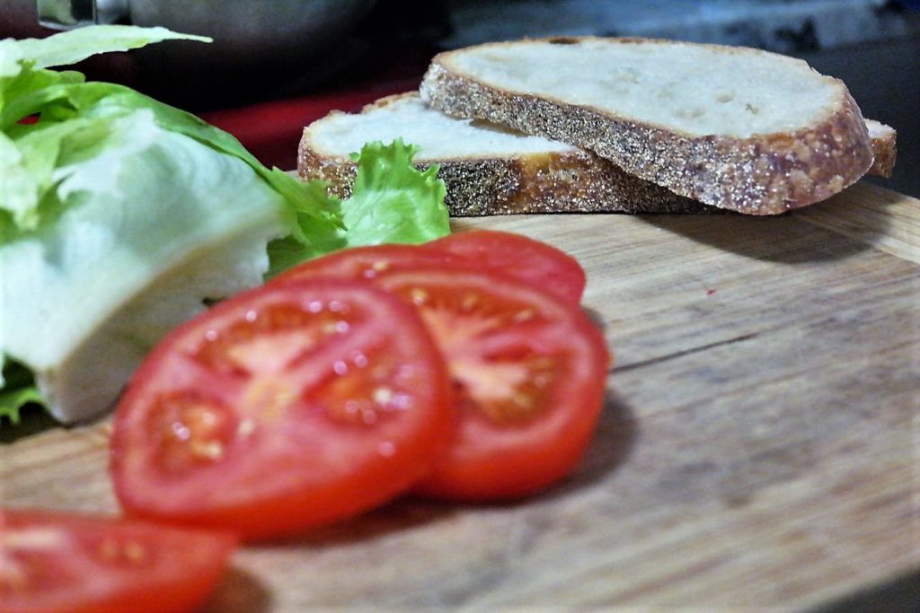 tomato-lettuce-bread2