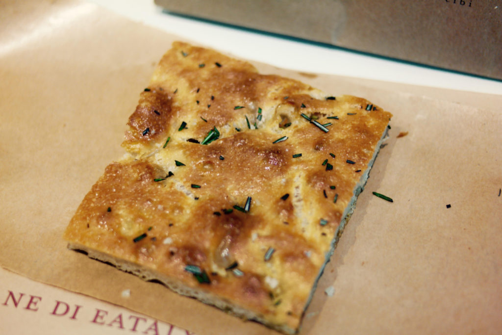 plain focaccia_1350x900