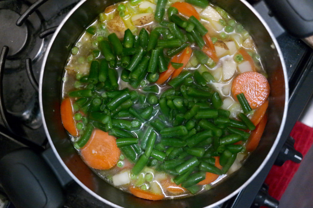 veggies in broth_1350x900