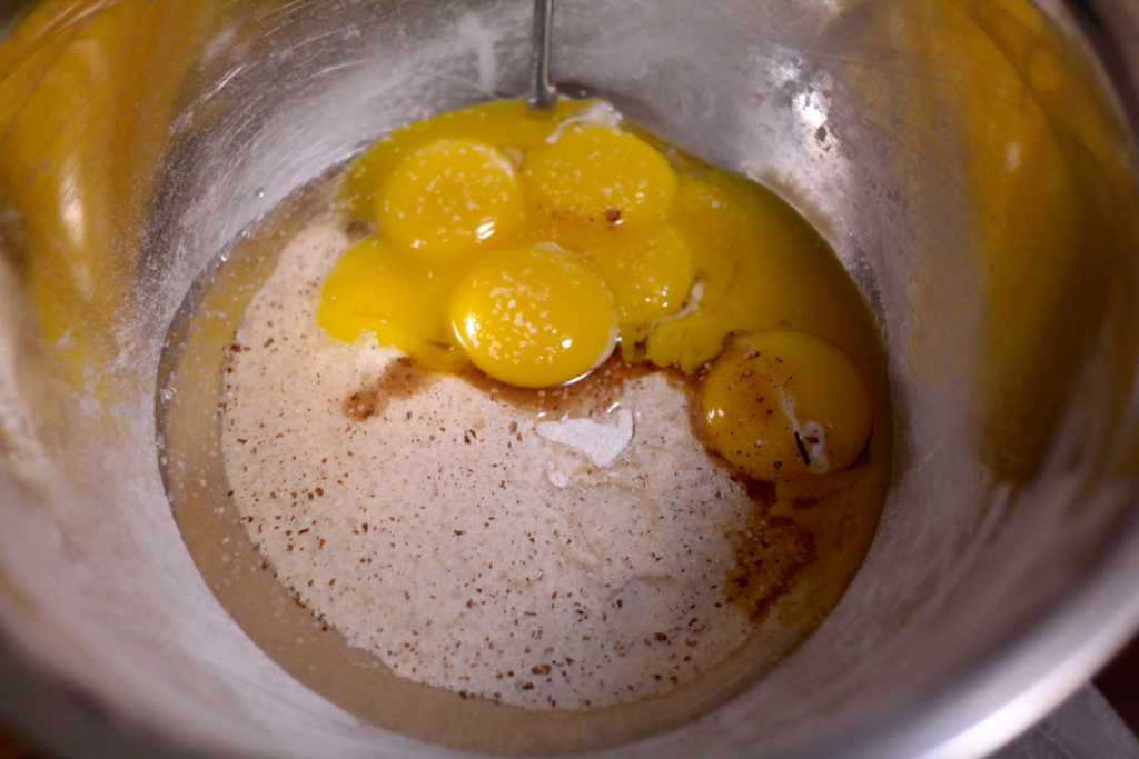 egg yolks_1350x900