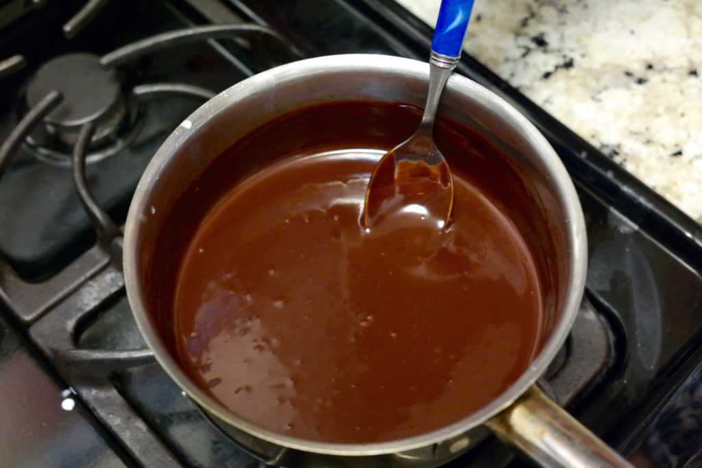 chocolate sauce_1350x900