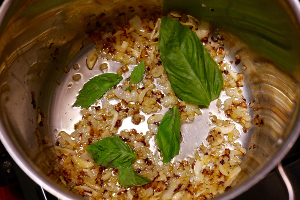 onion garlic basil_1350x900