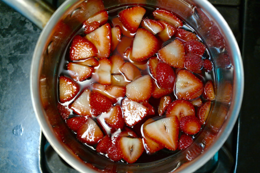 strawberry syrup_1350x900