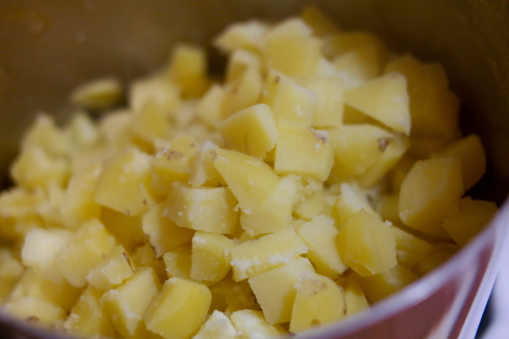 cut potatoes_1350x900