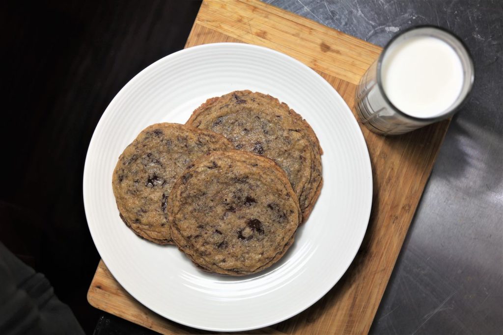 cookies on the plate