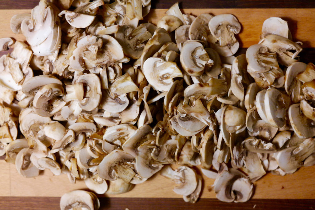 chopped mushrooms_1350x900