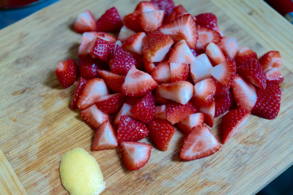 chopped strawberries_1350x900