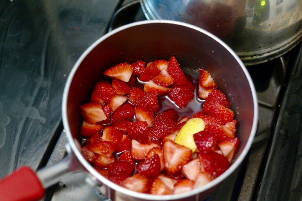 strawberries in pot_1350x900
