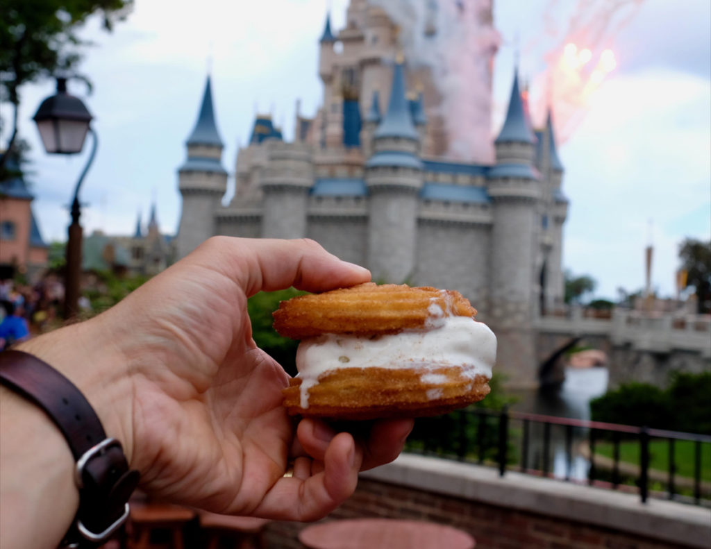 churro ice cream sandwich_1165x900