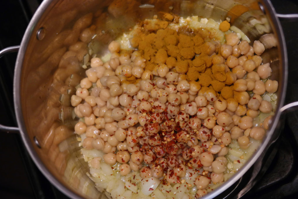 chickpeas spices_1350x900