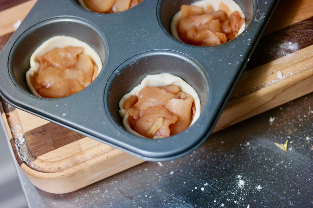 muffin tin_1350x900